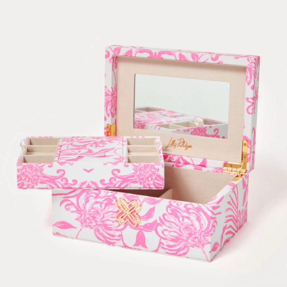 New in Box Lilly Pulitzer Jewelry Box